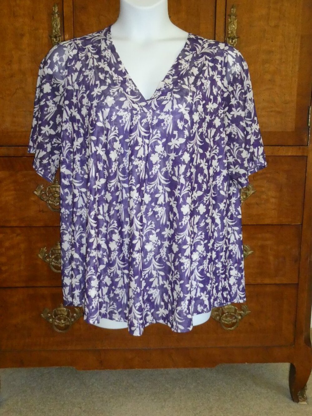 Lane Bryant Purple & White V-neck Blouse Size 18-20